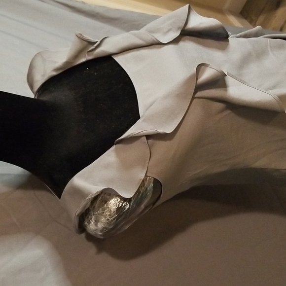 New york & co. women's ruffled sleeveless blouse gray size xsmall EUC 🎯 - Picture 3 of 7